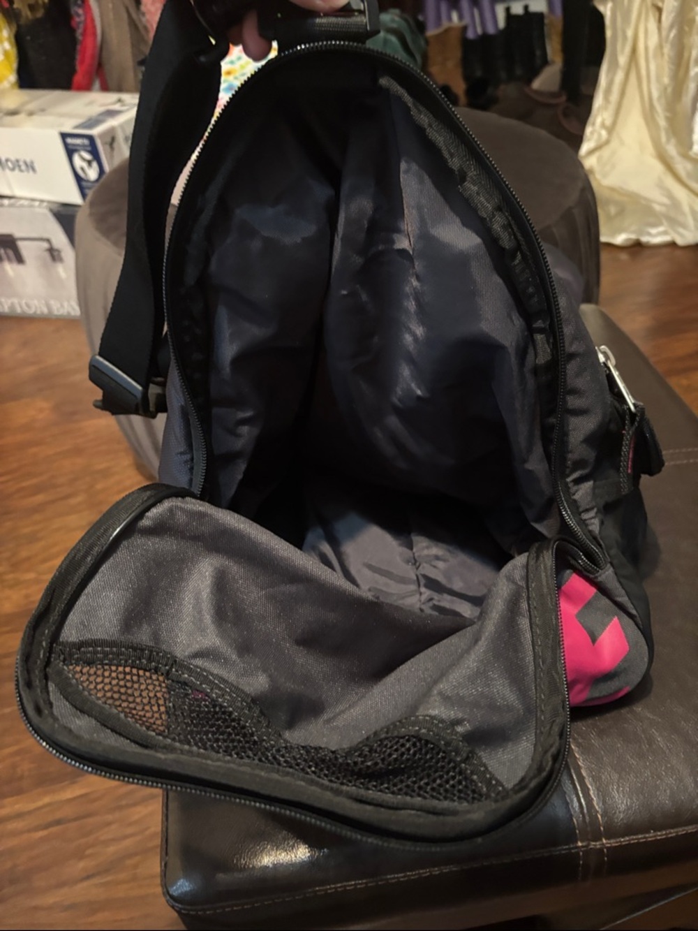 Nike gym bag, Black with Pink Swoosh - Picture 5 of 10
